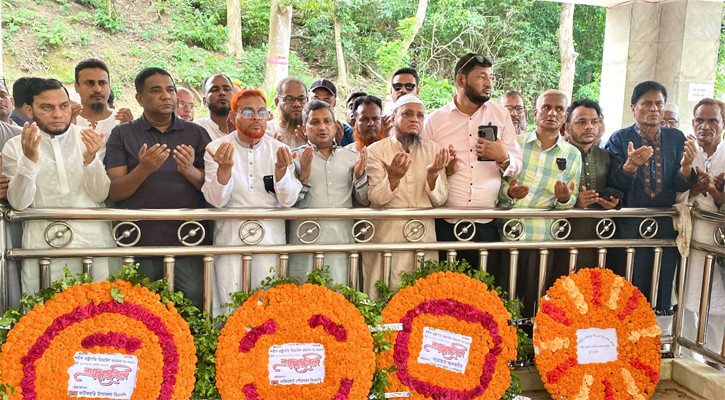 জিয়াউর রহমানের প্রথম মাজারে এমপি সরোয়ার আলমগীরের শ্রদ্ধা নিবেদন