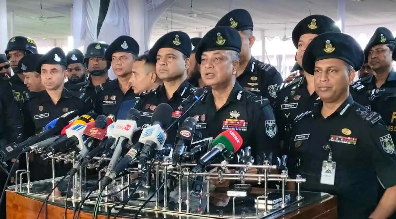 কোনো থ্রেট অনুভব করছি না, তাই বিশেষ নিরাপত্তার প্রয়োজন নেই : র‍্যাব ডিজি