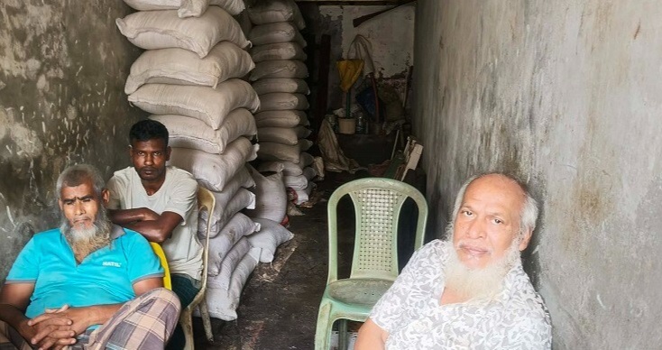 কোরবানি এলেই বস্তায় ১০০-১৫০ টাকা বাড়ে
