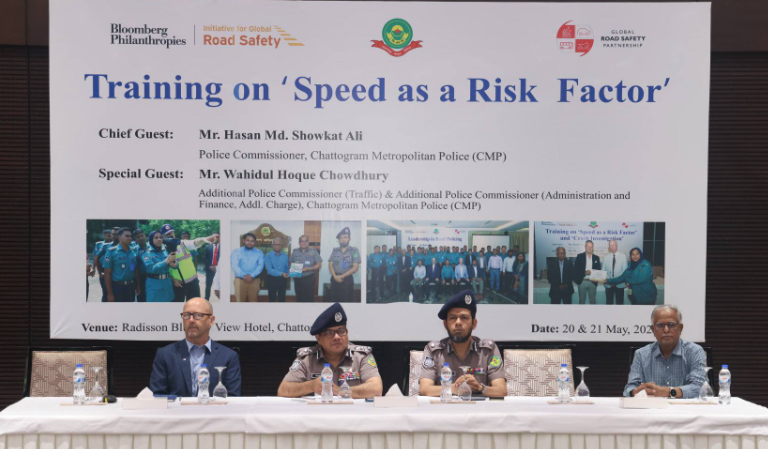 চট্টগ্রাম মহানগর পুলিশকে সড়কে মৃত্যু প্রতিরোধে গতিসীমা নির্দেশিকা বাস্তবায়নে প্রশিক্ষণ প্রদান