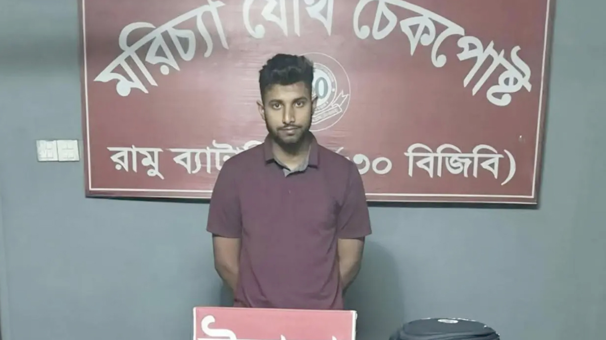 কক্সবাজারে ২০ হাজার ইয়াবাসহ পুলিশ সদস্য গ্রেপ্তার