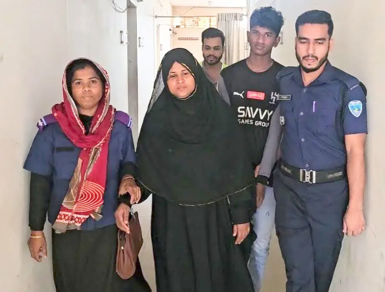 সন্ত্রাসীরা নয়, চট্টগ্রামে স্ত্রী-সন্তানই কুপিয়ে হত্যা করে প্রবাসীকে