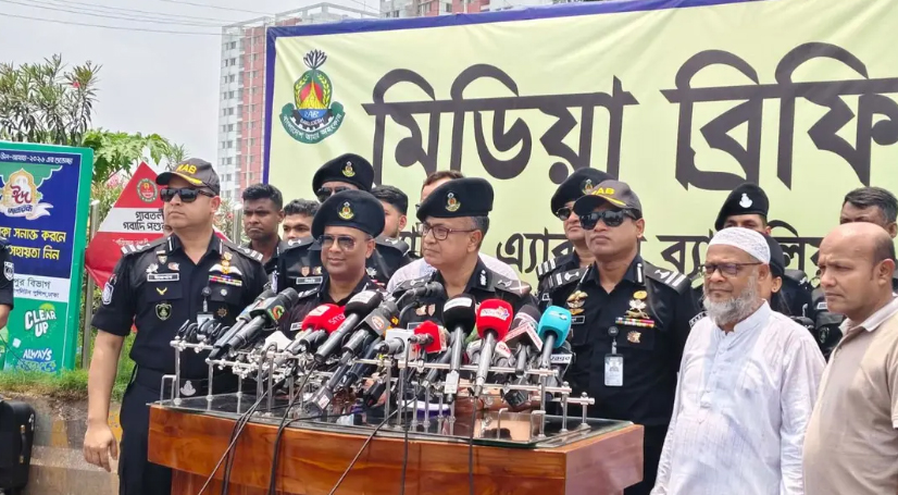 ছিনতাই ঝুঁকি এড়াতে হাটে ‘ক্যাশলেস লেনদেন’ করতে বললেন র‌্যাব ডিজি