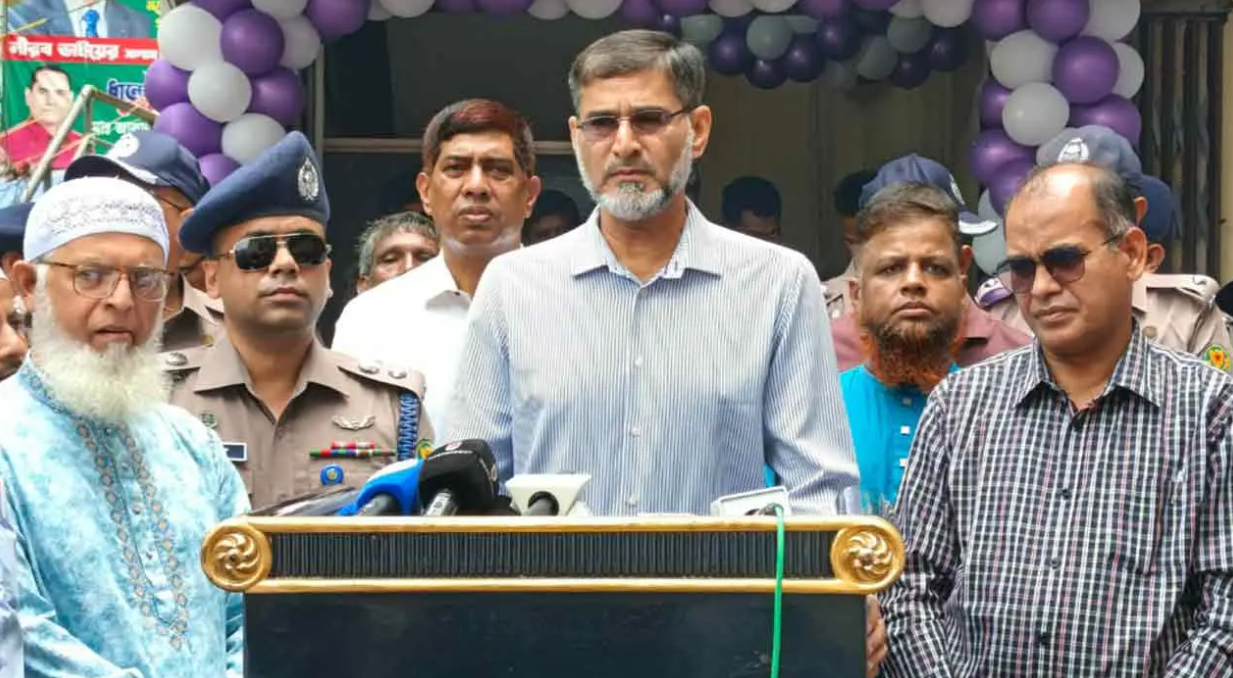 শীর্ষ সন্ত্রাসী তেমন নেই, সহযোগীরা শীর্ষ সন্ত্রাসী সাজতে চাইছে : ডিএমপি কমিশনার
