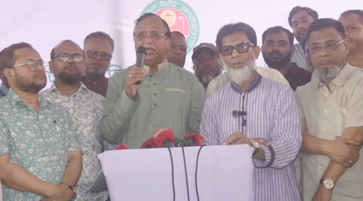 পথচারী-যান চলাচল নির্বিঘ্ন রেখেই হকার পুনর্বাসন করা হচ্ছে : ডিএসসিসি প্রশাসক