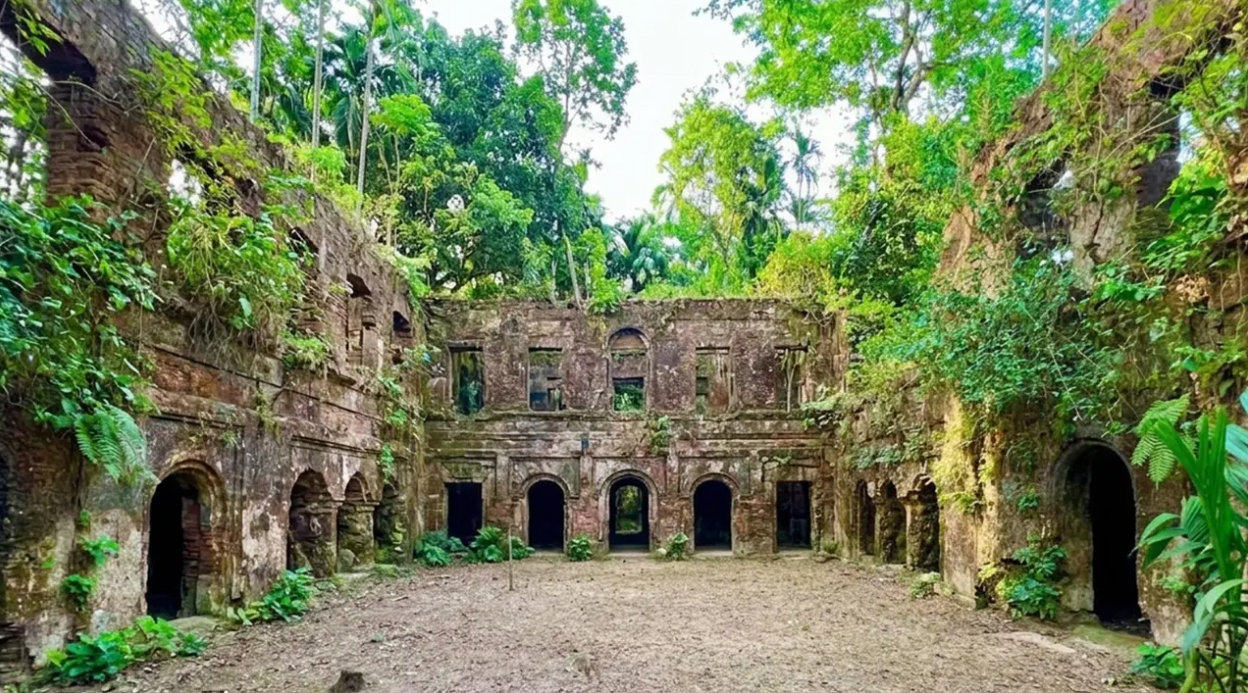 ইতিহাসের সাক্ষী জমিদার বাড়ি এখন মাদকসেবীদের আখড়া
