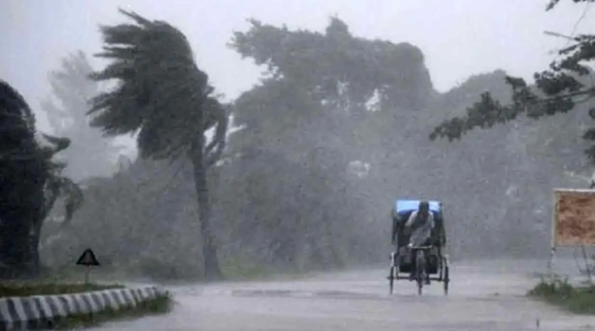 দেশজুড়ে কালবৈশাখীর শঙ্কা, ৮০ কিমি বেগে ঝড়ের পূর্বাভাস