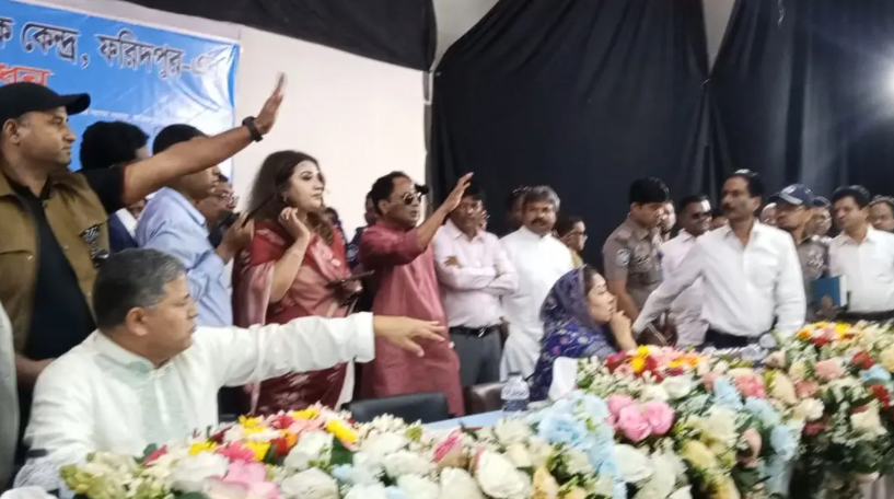 পররাষ্ট্র প্রতিমন্ত্রীর বক্তব্যকালে অনুসারীদের নিয়ে দুই এমপির হট্টগোল