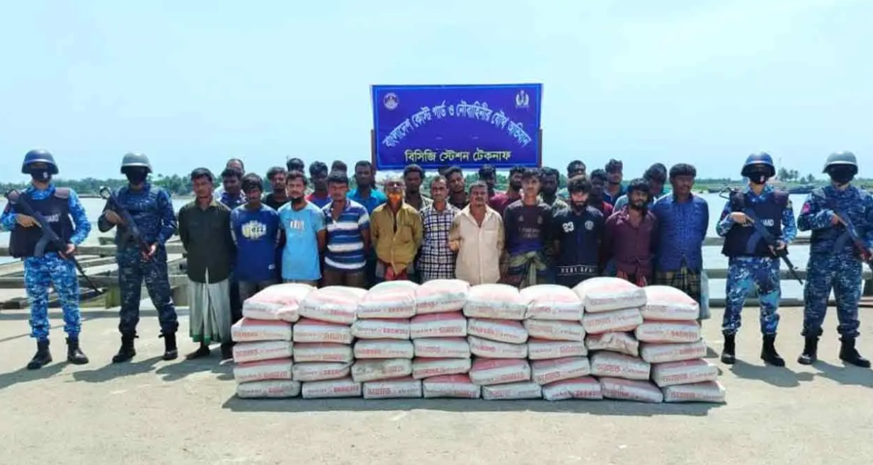 মিয়ানমারে পাচারের সময় ২৪০০ বস্তা সিমেন্ট জব্দ, আটক ৩৩