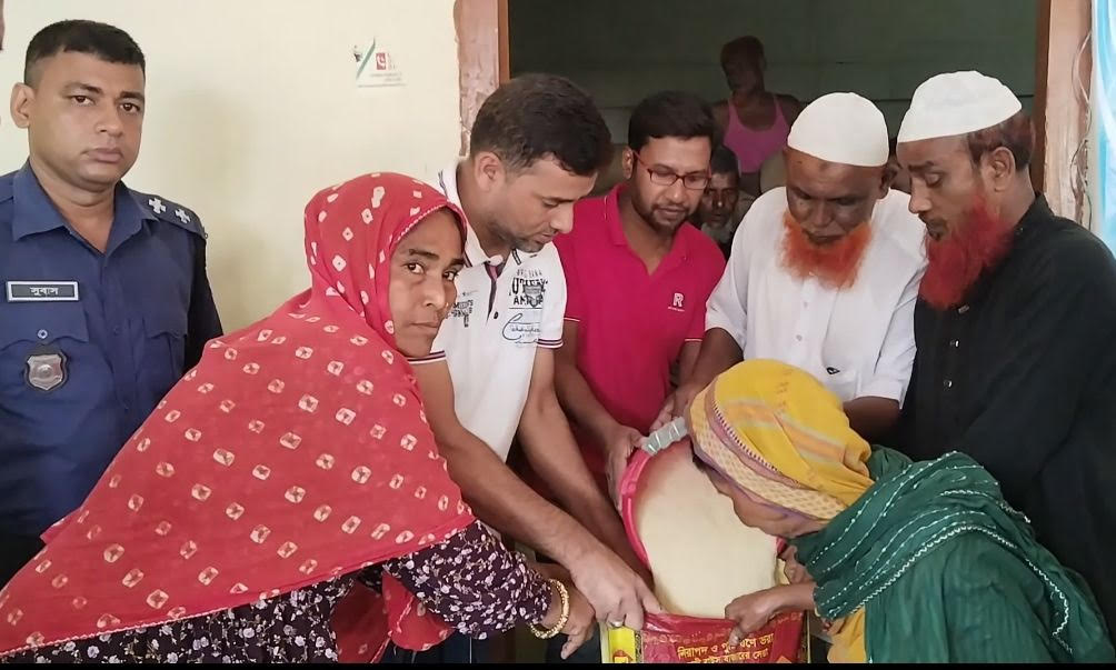 কটিয়াদীতে ঈদুল আযহা উপলক্ষে বিনামূল্যে চাল বিতরণ