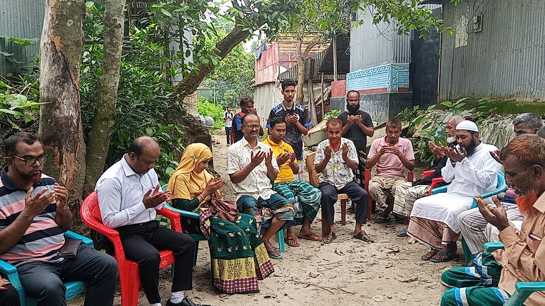 খোকশাবাড়ী ইউনিয়নে পাঁচিল সন্দেশের দোকান হতে আজিজ মন্ডলের বাড়ী পর্যন্ত রাস্তা মেরামত কাজের উদ্বোধন