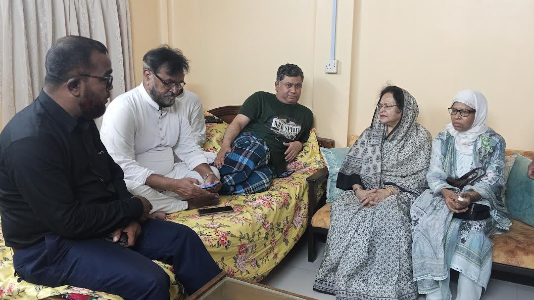 সিরাজগঞ্জ জেলা বিএনপির দপ্তর সম্পাদক তানভীর মাহমুদ পলাশ কে দেখতে ও চিকিৎসার খোঁজ খবর নিতে সাবেক এমপি রুমানা মাহমুদ