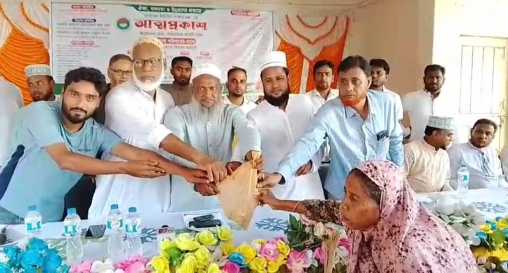 কুড়িগ্রামে অসহায় দুঃস্থ মানুষের মাঝে মাংস বিতরণ 