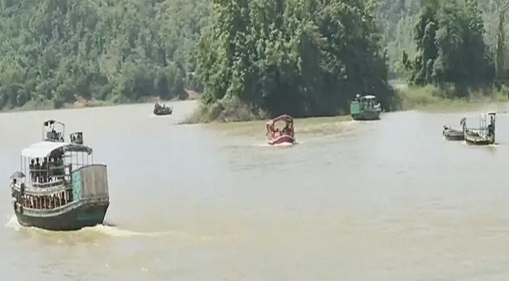 বরকলে নৌকাডুবিতে নিখোঁজ ১, উদ্ধার ৮