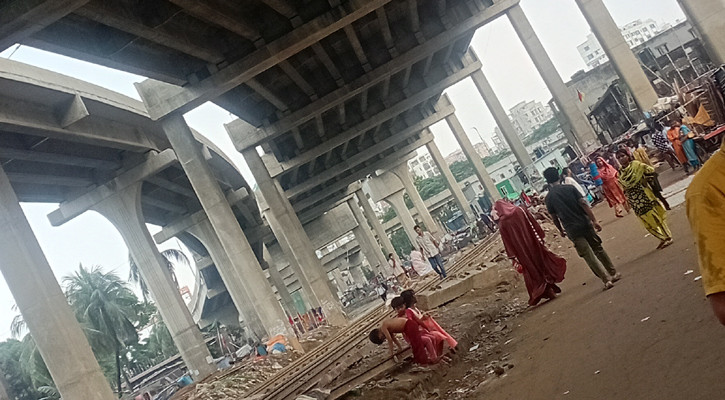 ঢাকায় হাঁকডাক দিয়েই বিক্রি হচ্ছে মাদক