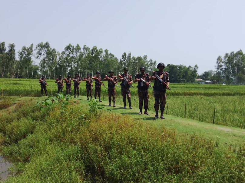 কুড়িগ্রাম সীমান্তে পুশ-ইন প্রতিরোধকল্পে বিজিবি সদস্যদের টহল জোরদার এবং জনসচেতনতা বৃদ্ধি 