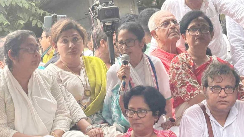 কাকে দিয়ে খুন করিয়েছিলেন সব জানি, বললে বাংলাদেশ উত্তাল হবে: বিস্ফোরক মন্তব্য মমতার