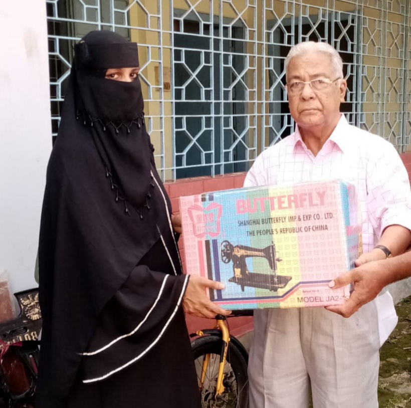 সাফিয়া খানম ফাউন্ডেশন এর উদ্যোগে সেলাই মেশিন বিতরণ 