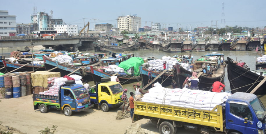 চাক্তাই-খাতুনগঞ্জে নৌবাণিজ্য: জৌলুস হারিয়ে টিকে থাকার লড়াই