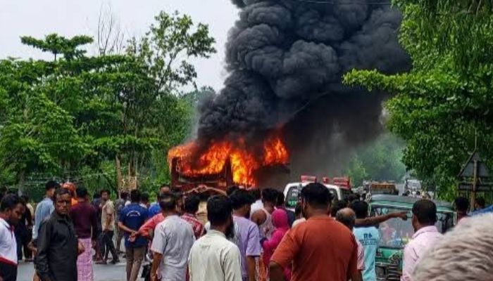 ফটিকছড়িতে দুর্ঘটনায় বাবা-ছেলের মৃত্যু, বাসে আগুন