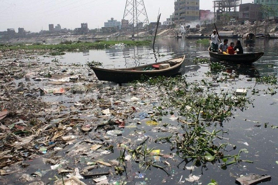 বুড়িগঙ্গা হত্যাযজ্ঞ: চার দশকের নোংরা রাজনীতি, লুটপাট ও অবরুদ্ধ নদীর আখ্যান