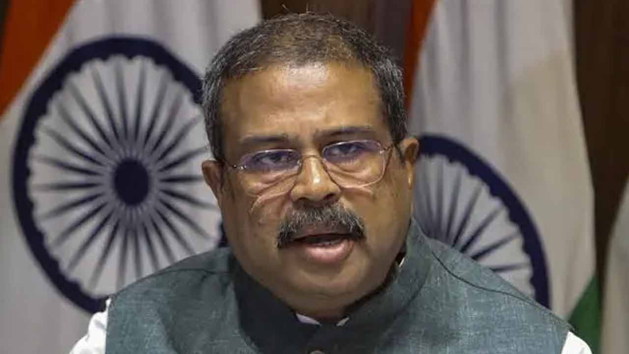 অবশেষে ইস্তফা দিলেন কেন্দ্রীয় শিক্ষামন্ত্রী ধর্মেন্দ্র প্রধান, বিরাট জয় আরশোলাদের
