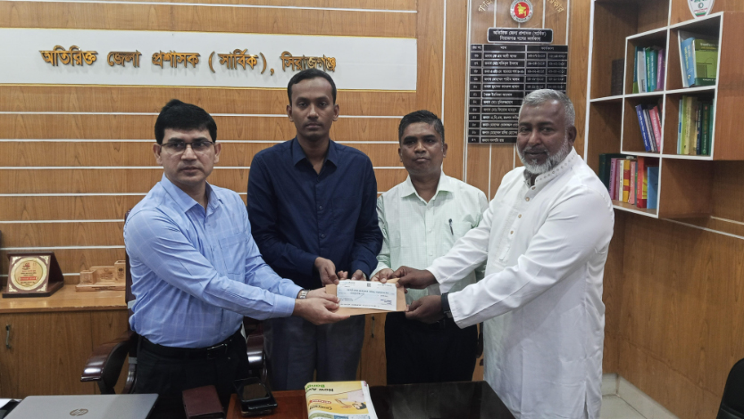 সিরাজগঞ্জে সরকারি যাকাত ফান্ডে হাজী আব্দুস সাত্তার'র দশ লাখ টাকার চেক প্রদান