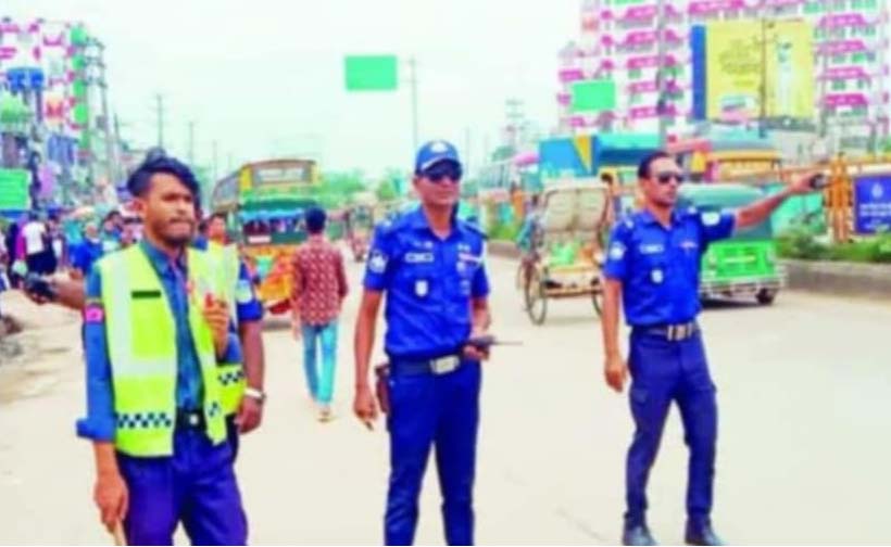 মহাসড়কের যানজট নিরসনে জাগ্রত ট্রাফিক পুলিশ