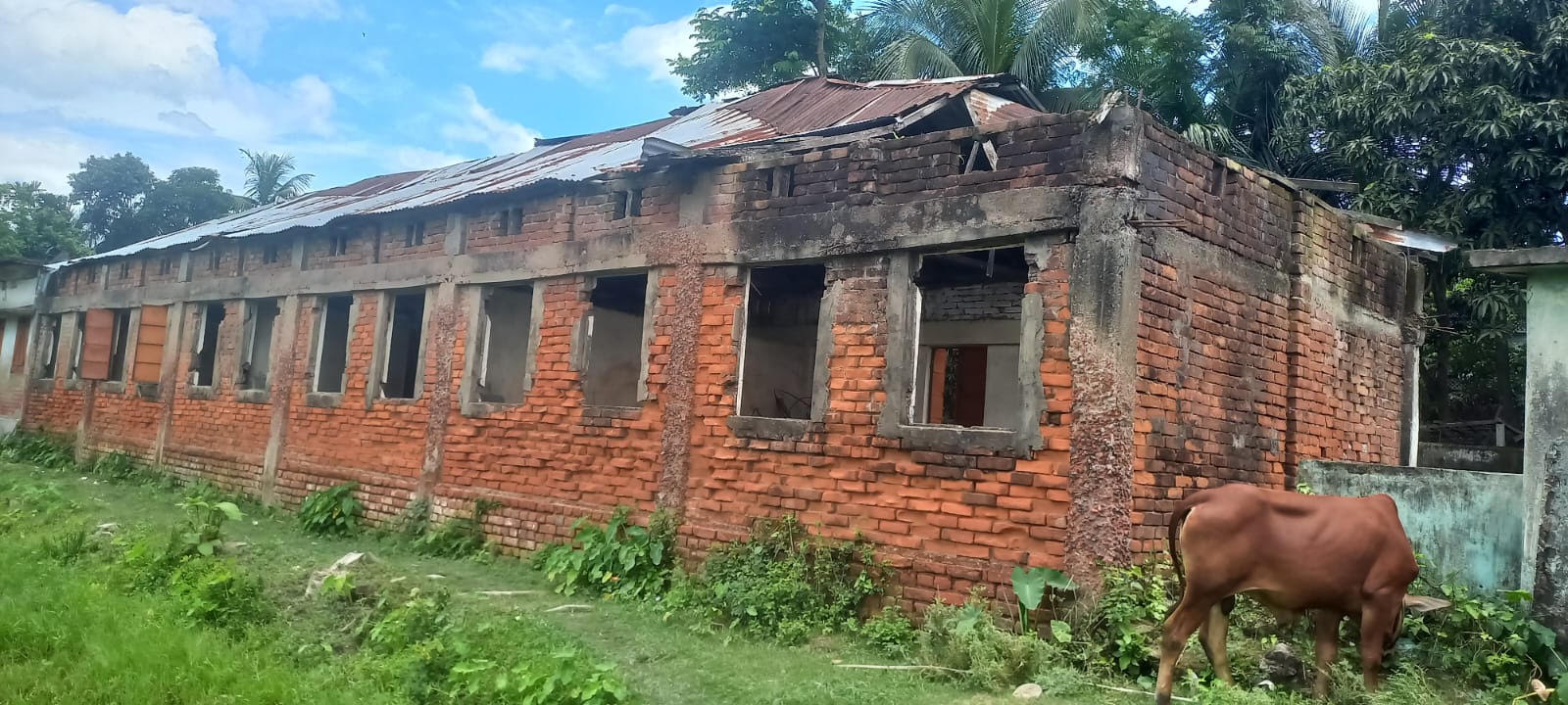 শ্রেণিকক্ষ খড়ের গুদাম , শিক্ষার্থীহীন বেগম জহিরা মহিলা কলেজে নিভে যাচ্ছে এক শিক্ষা-স্বপ্ন