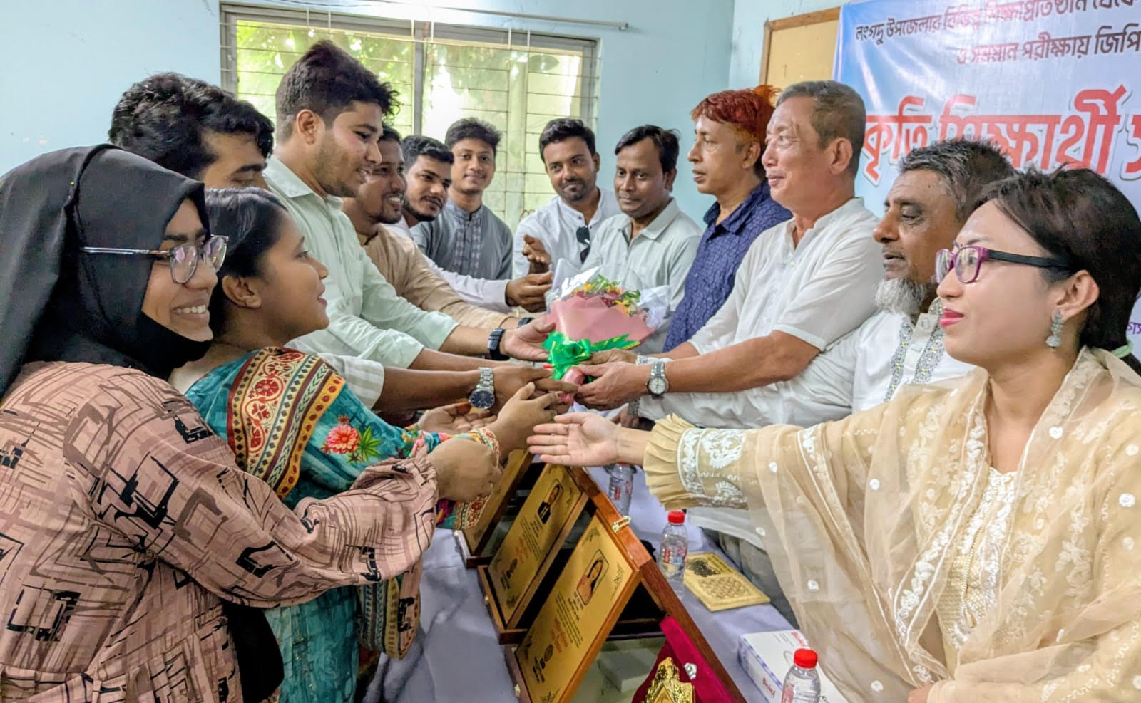 লংগদুতে জিপিএ-৫ প্রাপ্ত কৃতি শিক্ষার্থীদের সংবর্ধনা