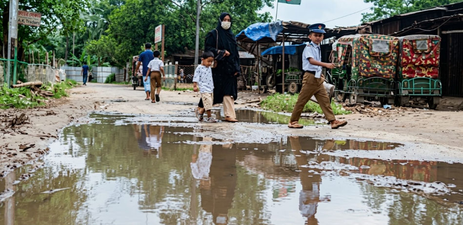 ৯৬৩ মিটার সড়কে চার বছরের ‘নরকযাত্রা’