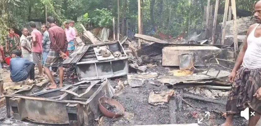 হাটহাজারীতে এক ঘণ্টার আগুনে পুড়ল ৬ ঘর, ক্ষতি প্রায় ২৫ লাখ টাকা