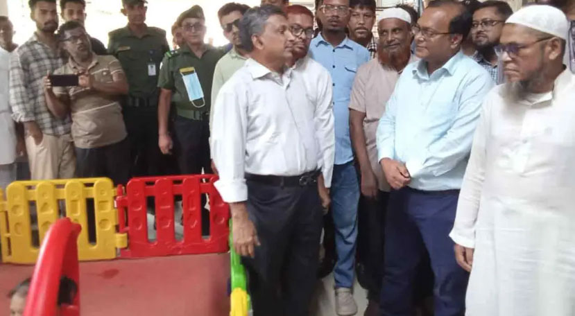 হাসপাতালে হঠাৎ সংসদ সদস্য, ড্রেন ও নোংরা পানি দেখে ক্ষোভ