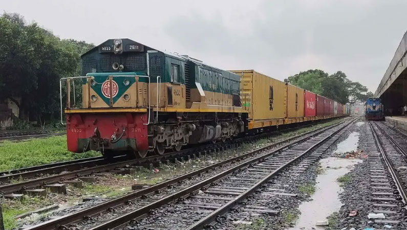 ইঞ্জিন সংকটে চট্টগ্রামের পণ্যবাহী ট্রেন, রাজস্ব হারাচ্ছে রেলওয়ে