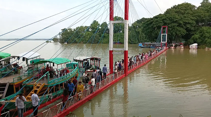 পানিতে ডোবার ৭ দিন পর পর্যটকদের জন্য খুলল রাঙামাটির ঝুলন্ত সেতু